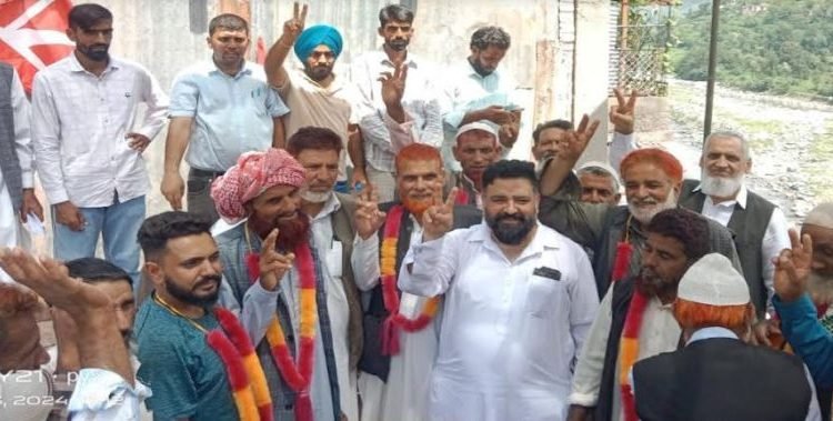 Development standstill under present regime: Ajaz Jan 