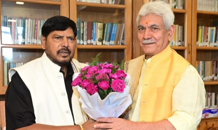 Ramdas Athawale, MoS for Social Justice, Holds Meeting with Lieutenant Governor Manoj Sinha at Raj Bhawan
