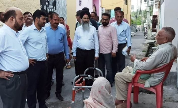 JMC Commissioner visits dengue affected hotspots
