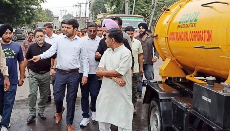 Commissioner JMC kick starts garbage collection at Transport Nagar