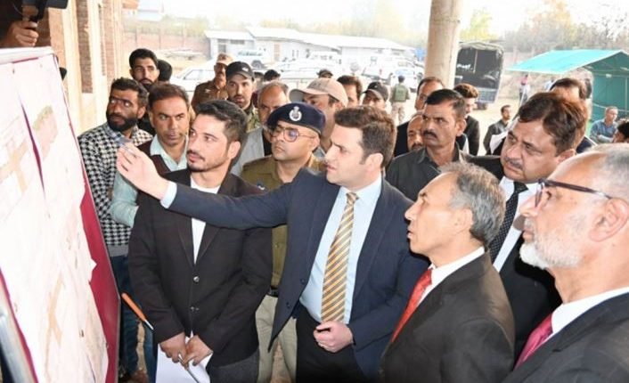 Chief Justice Tashi Rabstan Inspects Kulgam District Court, Reviews New Complex Construction Progress
