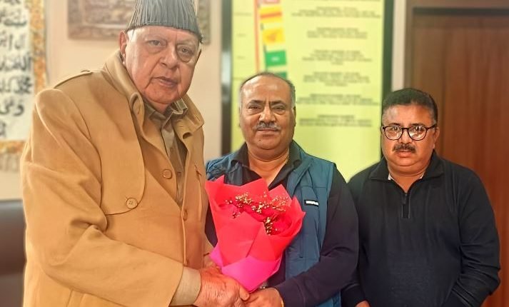 JKPCC Treasurer meets Dr Farooq Abdullah and congratulates him over India Alliance victory in Assembly elections