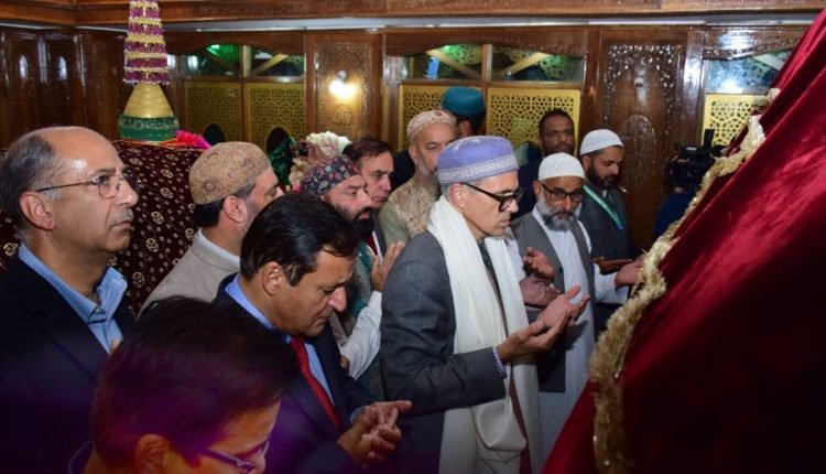 Chief Minister Omar Abdullah pays obeisance at Charar-i-Sharief on Urs of Sheikh Nooruddin Noorani (RA)