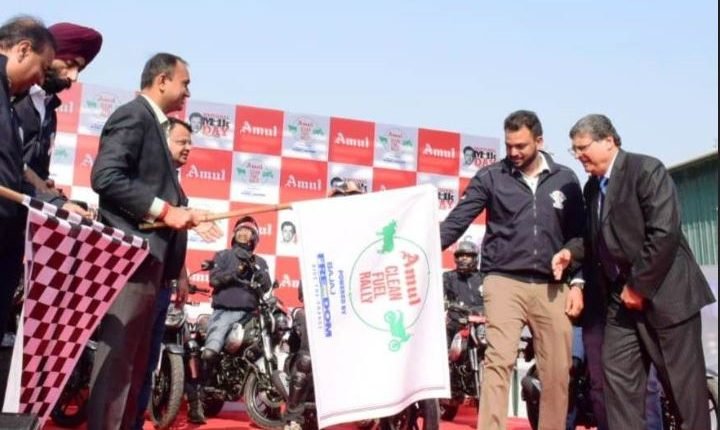 Div Com Jammu flags off Amul Clean Fuel Rally 2024  