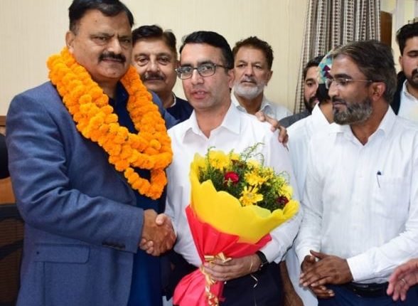 Several delegations of employees, associations call on Javed Rana