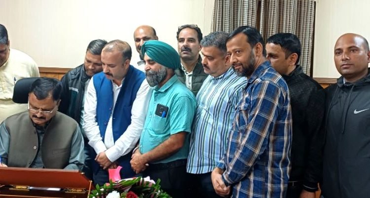 NGFOA deputation calls on Javed Rana; projects issues seeking speedy redressal