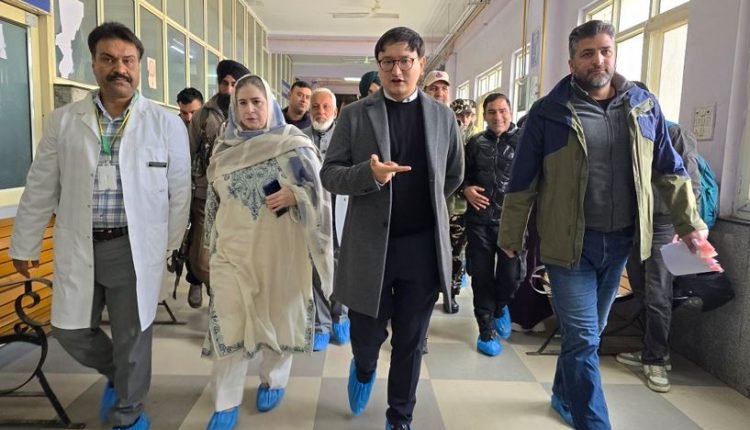 DC Baramulla inspects GMC and Associated Hospital; Directs enhanced facilities for patients
