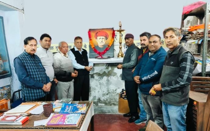 A commemorative event was organized in honor of the death anniversary of educationist Mahatma Jyoti Rao Phule