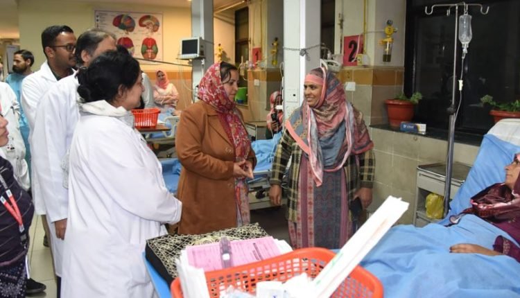 Sakeena Masood conducts surprise inspection of SMHS Hospital, Super Speciality hospital Srinagar