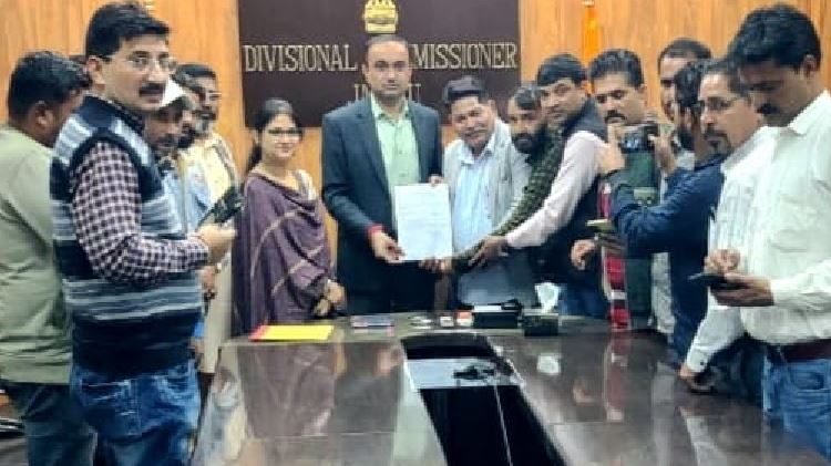 Sanitation workers call off their strike after deliberations with Commissioner Secretary HUDD & Div Com Jammu