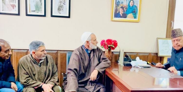 Dr. Farooq met numerous delegations at Nawa-e-Subha 