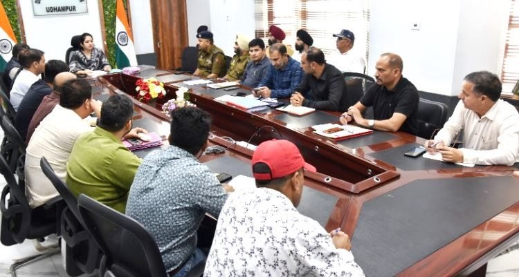 DC Udhampur Saloni Rai Reviews Winter Preparedness: Directs Swift Response for Road Clearance and Essential Services