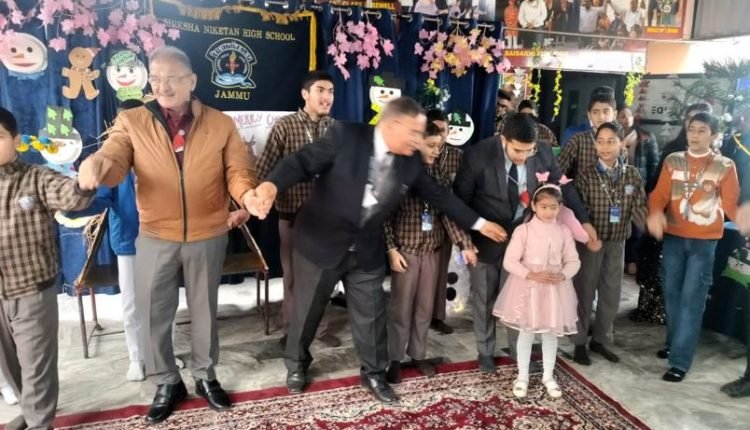 Kavinder joins Christmas Celebrations at Shiksha Niketan Higher Secondary School