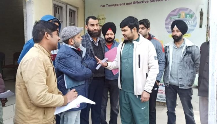 Commissioner JMC conducts tour of Chhani and adjoining areas to check sanitation