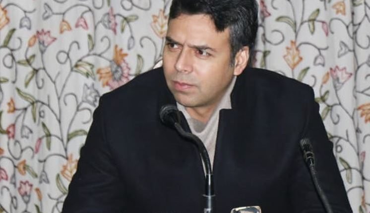 DC Srinagar holds Public Darbar at Banquet Hall; listens to issues of Traders, Transporters of City Centre