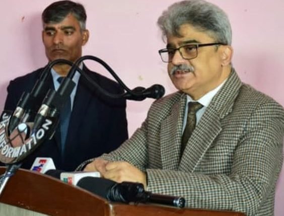 Chief Secretary Atal Dulloo visits Jagti to listen to grievances of Migrants