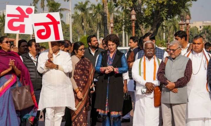 Opposition Intensifies Protests with 'Desh Bikne Nahi Denge' Placards, Renews Demand for JPC on Adani Issue