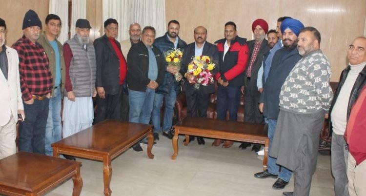 Deputation of hot mix contractors calls on Dy CM