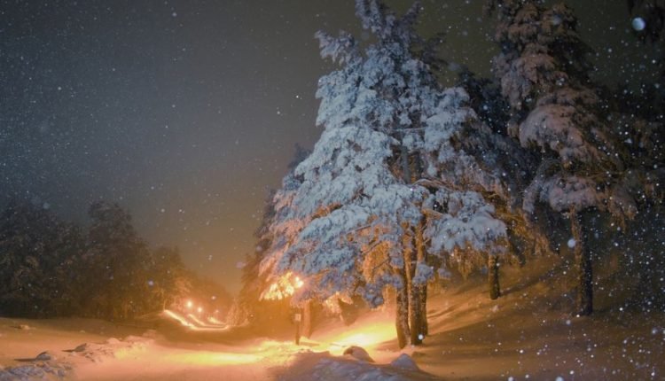 Severe Cold and Snowfall Continue to Freeze Kashmir Valley, Traffic Disruptions Expected