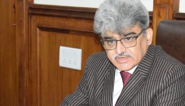 Identify, eliminate unnecessary compliances, outdated regulations for business growth: CS