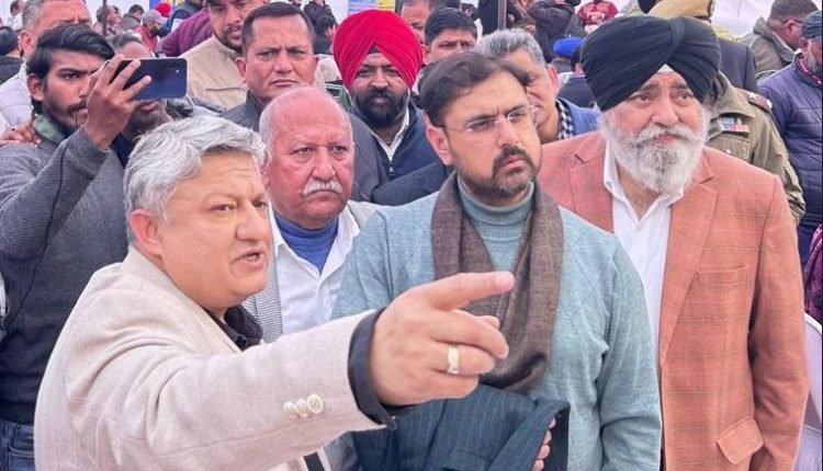 Satish Sharma inaugurates medical camp at Railway Station