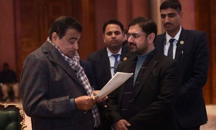 Satish Sharma calls on Union Minister; discusses issues regarding road, transport infra in J&K