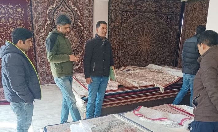 Govt intensifies drive against sale of unlabelled machine-made carpets