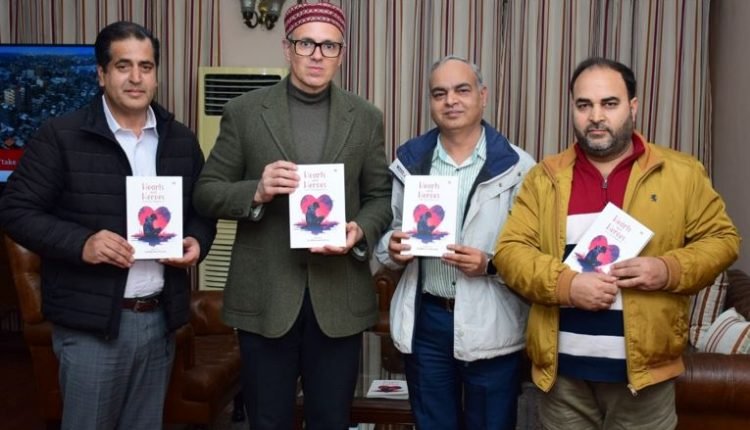 Omar Abdullah unveils 'Hearts and Heroes,' a poetic tribute to visionaries by JKAS officer