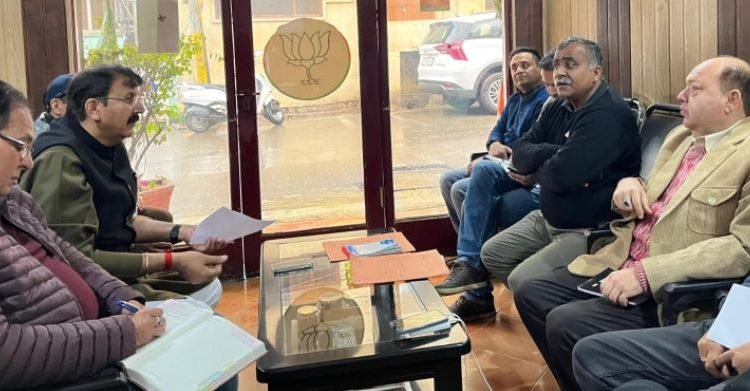 Arvind reviews infrastructure projects, directs for expedited execution