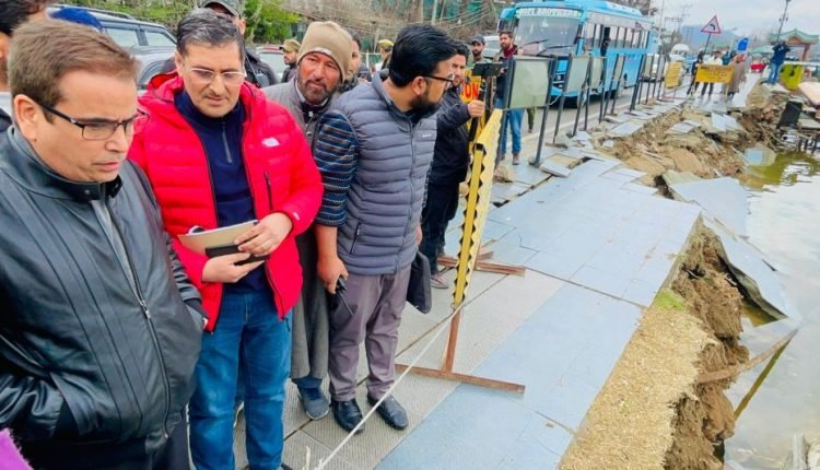 Srinagar's Iconic Boulevard Road Faces Damage as Dal Lake Shoreline Gives Way