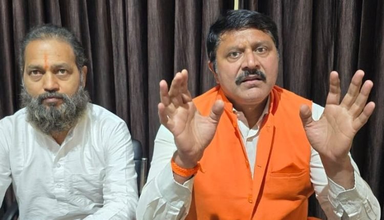Shiv Sena Demands Equal Pay for J&K Daily Wagers, Calls for Ladakh-Like Wage Policy, also Seeks Liquor Ban in Muslim Areas During Ramzan