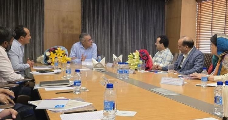 Union Secretary, Food & Public Distribution visits J&K;Takes review of FCS&CA Dept, FCI