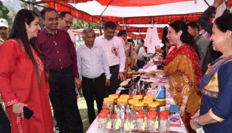 Div Com inaugurates 2-day mega flower show at Jakhani Park Udhampur