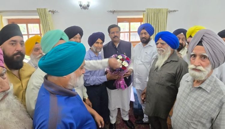 Tony leads Sikh delegation to Dr. Naseer Hussain, seeks Political Representation, Linguistic Rights