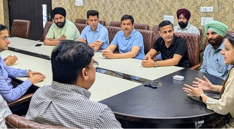 Jammu Petrol Pump operators urged to contribute in enforcement of road safety measures 