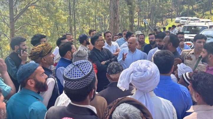 Javed Rana meets people of LoC villages; lauds their courage, commitment