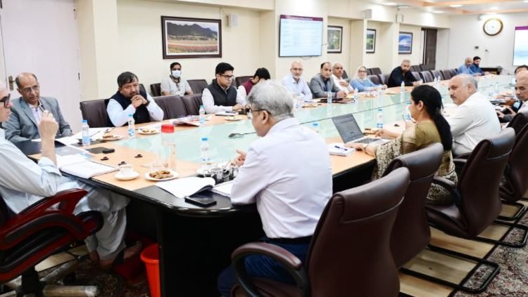 CM calls for sustainable, transparent and efficient urban development in J&K through HUDD restructuring