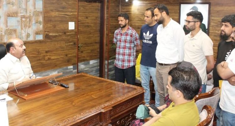 Dy CM meets delegations; emphasises seamless public service delivery across govt offices