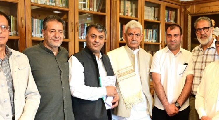 Kashmir Chamber Urges LG Sinha to Address Tourism, Trade Issues in Kashmir