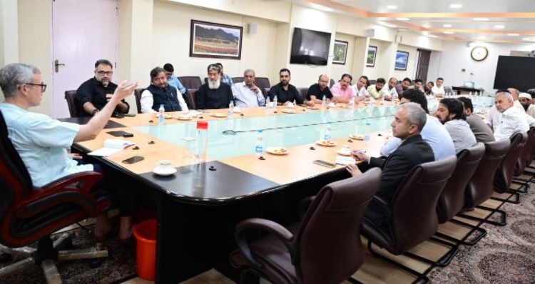 Chief Minister chairs meeting of trader's delegation, KTMF highlights issues for redressal