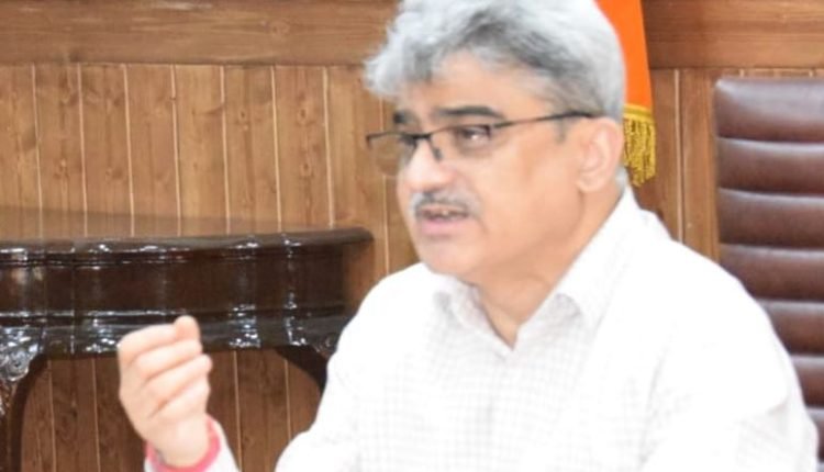 CS reviews different welfare measures taken for the migrant populations of J&K