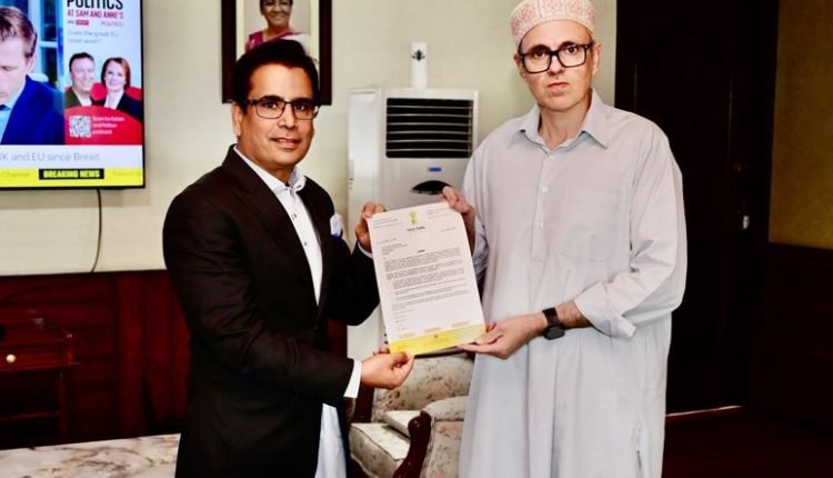 Tanvir Sadiq calls on CM Omar Abdullah 
