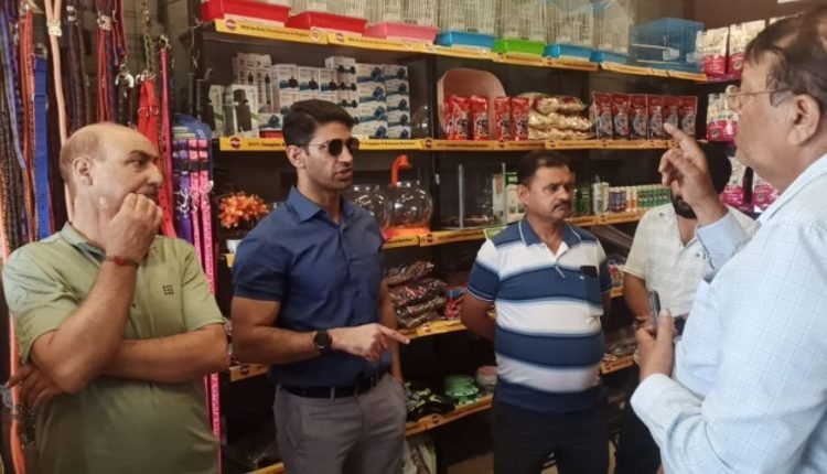 JMC Cracks Down on Unregistered Pet and Bird Shops Across Jammu