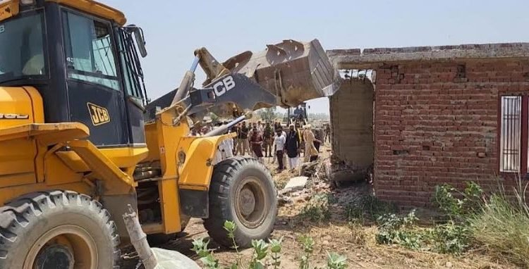 Kathua Admin conducts massive anti -encroachment drive in Hiranagar