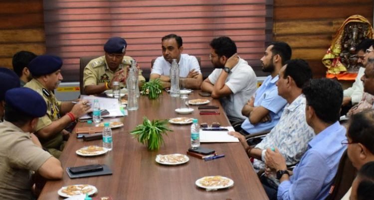 Div Com, IGP Jammu review arrangements at Yatri Niwas-Bhagwati Nagar 