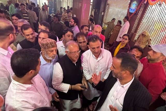 Tariq Hameed Karra, Senior leaders visit Kheer Bhawani Temple, pay obeisance