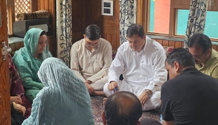 Sakeena Itoo, Javid Dar pay condolence visit to CM's OSD's Family