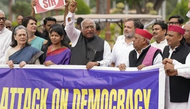 Kharge, Gandhi and MPs from INDIA Bloc Rally Against EC’s Electoral Drive