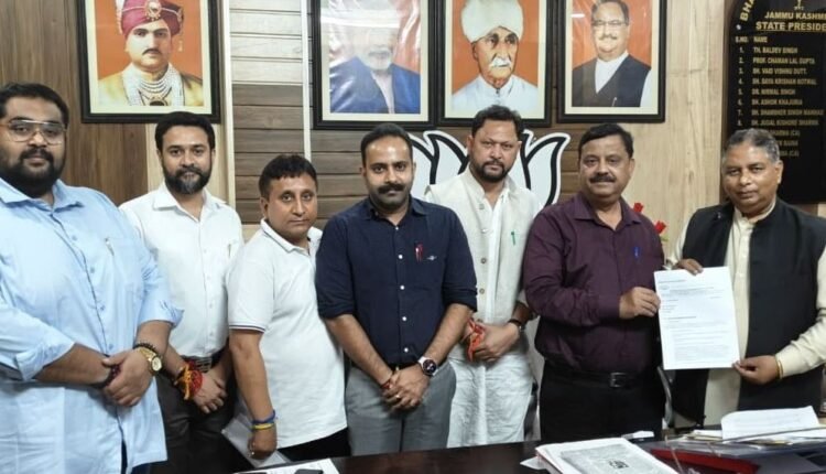 Laghu Udyog Bharati meets Sat Sharma, ask to extend, enhance industrial package