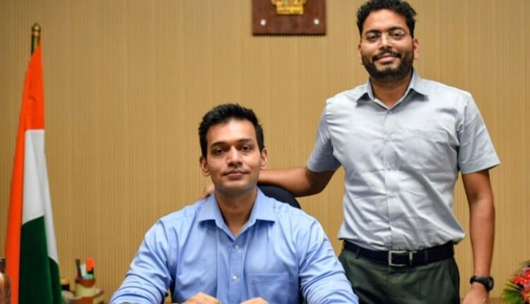 Dr. Rakesh Minhas assumes charge as DC Jammu